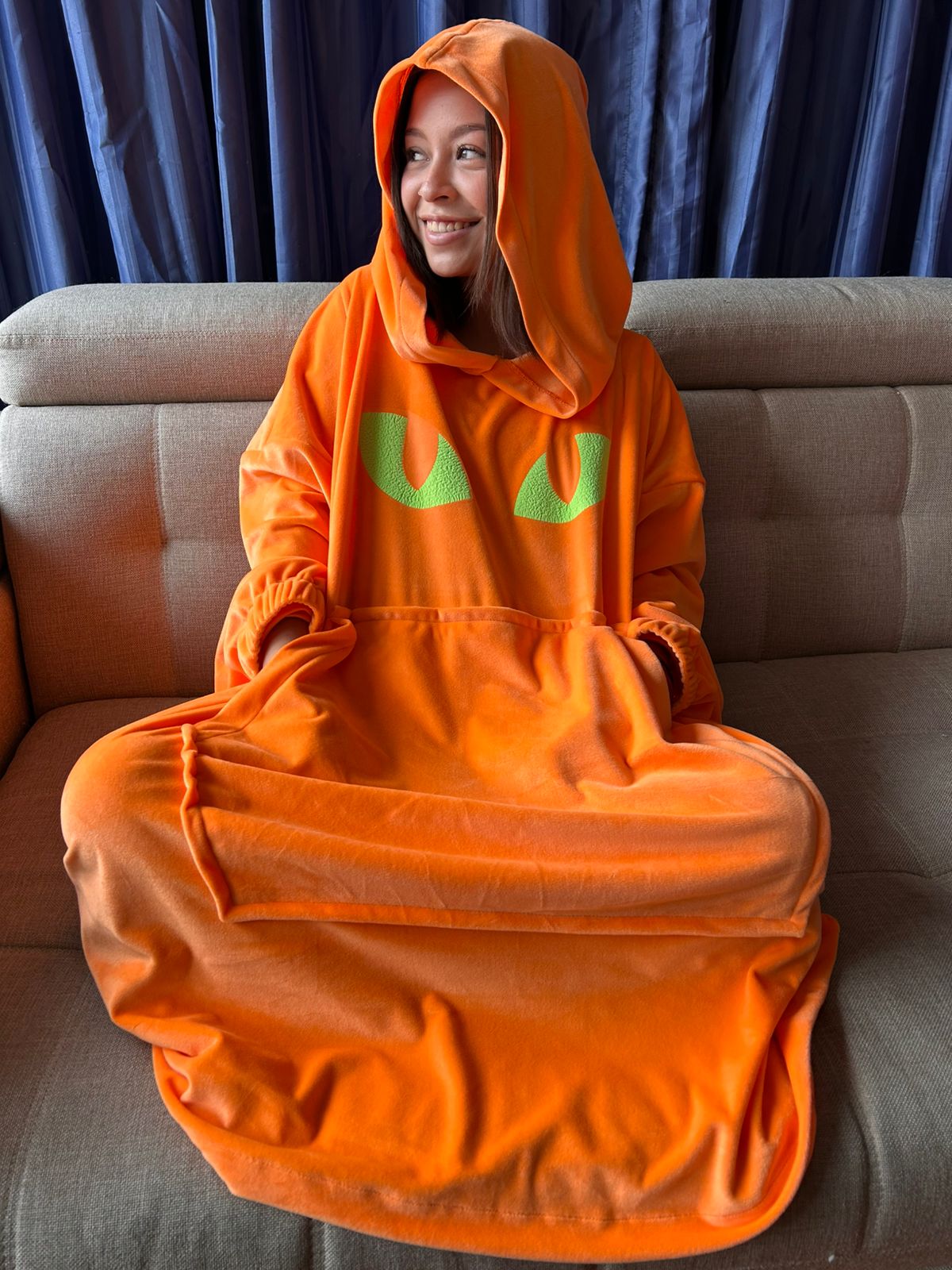 BLANKET COAT NARANJA BRILLA EN LA OSCURIDAD
